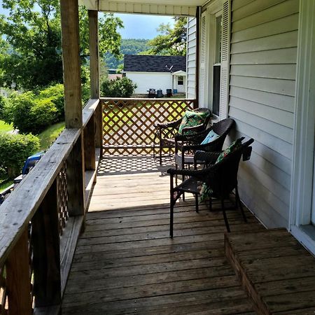 The Dragon'S Den Upstairs Room 3 Tazewell Exterior foto